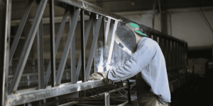 Produção industrial cresce pelo quarto mês consecutivo e acumula avanço de 4,4% em 2026