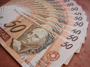 Prévia da inflação desacelera em junho, mas pressão sobre alimentos e energia mantém índice elevado