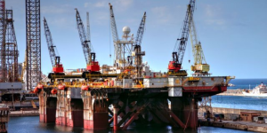 Estoques de petróleo dos EUA sobem quase 3 milhões de barris e surpreendem mercado